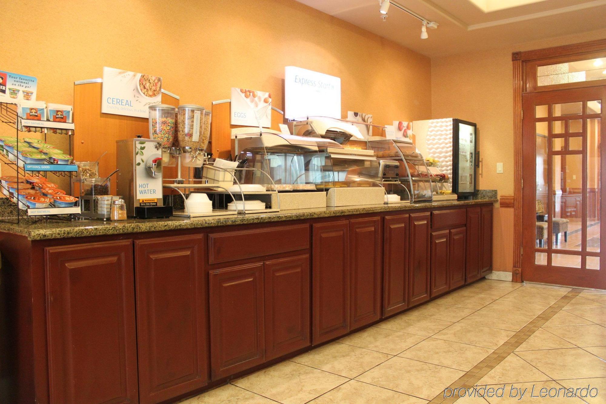 Holiday Inn Express Hotel And Suites Alice By Ihg Εξωτερικό φωτογραφία